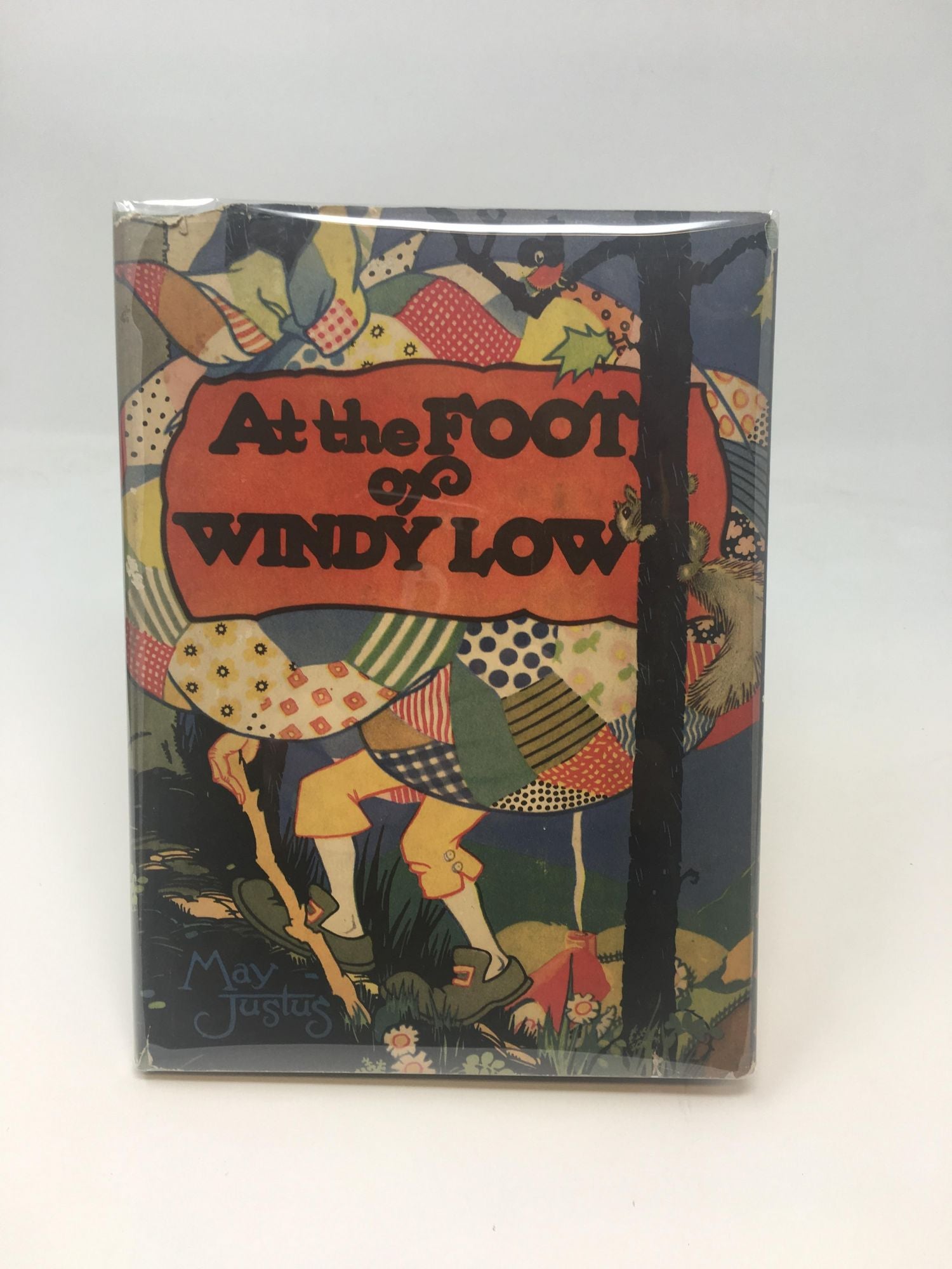 Justus, May and Carrie Dudley (Illustrator) - At the Foot of Windy Low