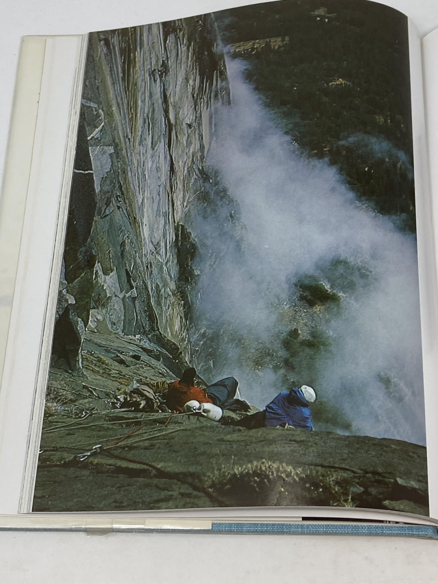 THE VERTICAL WORLD OF YOSEMITE : A COLLECTION OF PHOTOGRAPHS AND ...